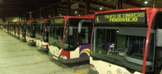Imagen de autobuses urbanos en cocheras